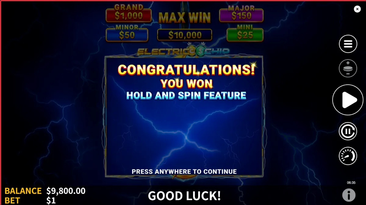 Neon-themed Electric Chip slot game interface na may kidlat at gintong chips